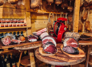 Degustazione al Vigneto dei Salumi, dove il salume incontra il vino
